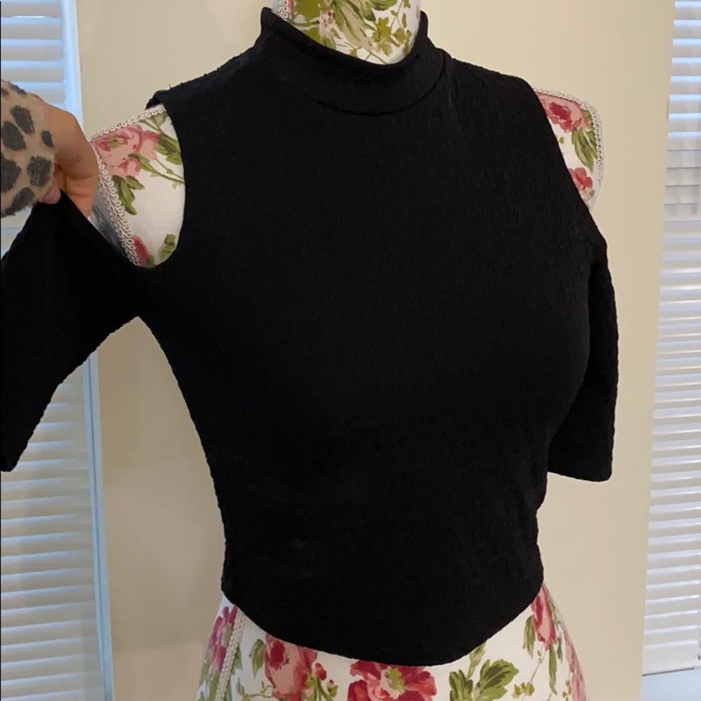 Silence and noise Textured cold shoulder Crop Top